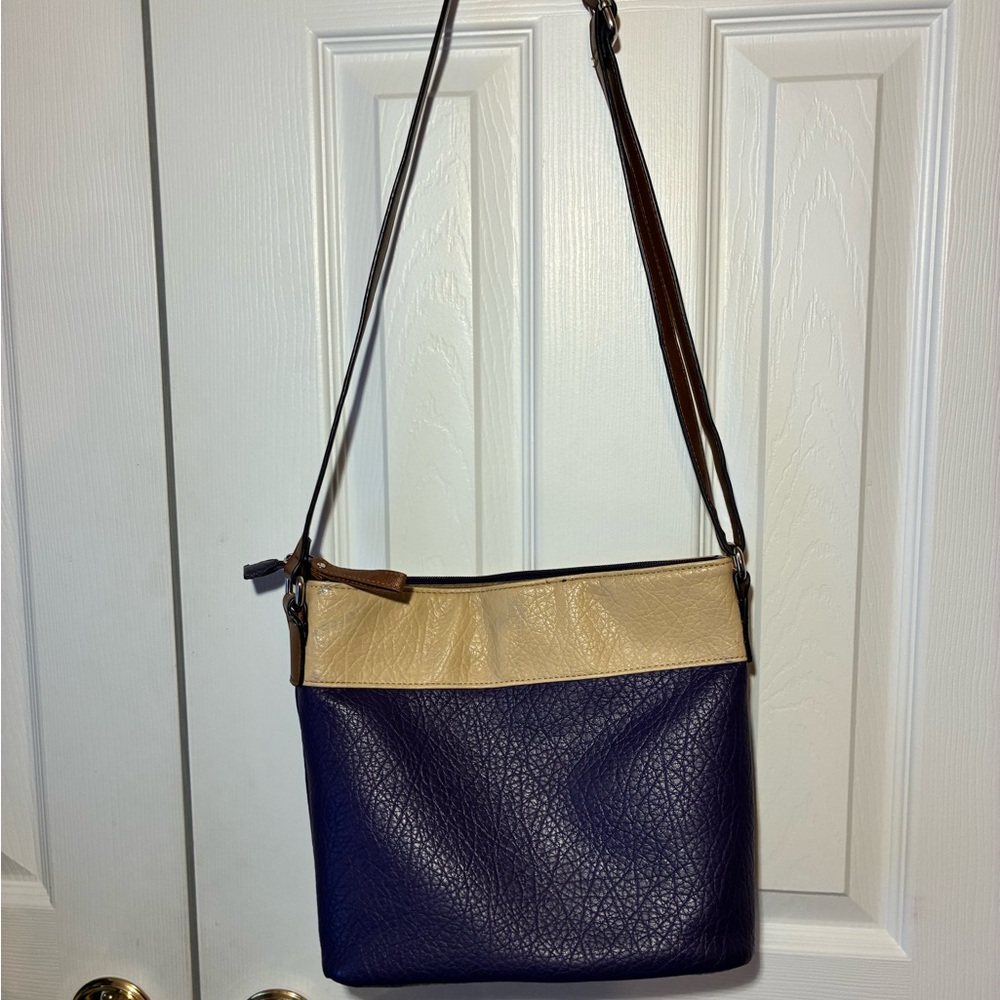 Two-Tone Leather Shoulder Bag with adjustable strap - Picture 4 of 9